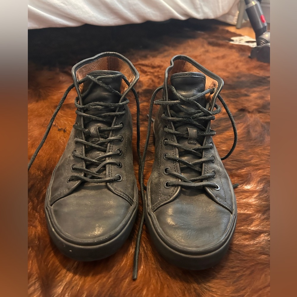 Frye 100% leather, black, size 8.5 lace ups.